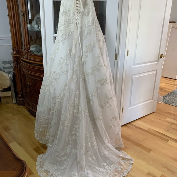 New Wedding Dress - Picture 4 of 5